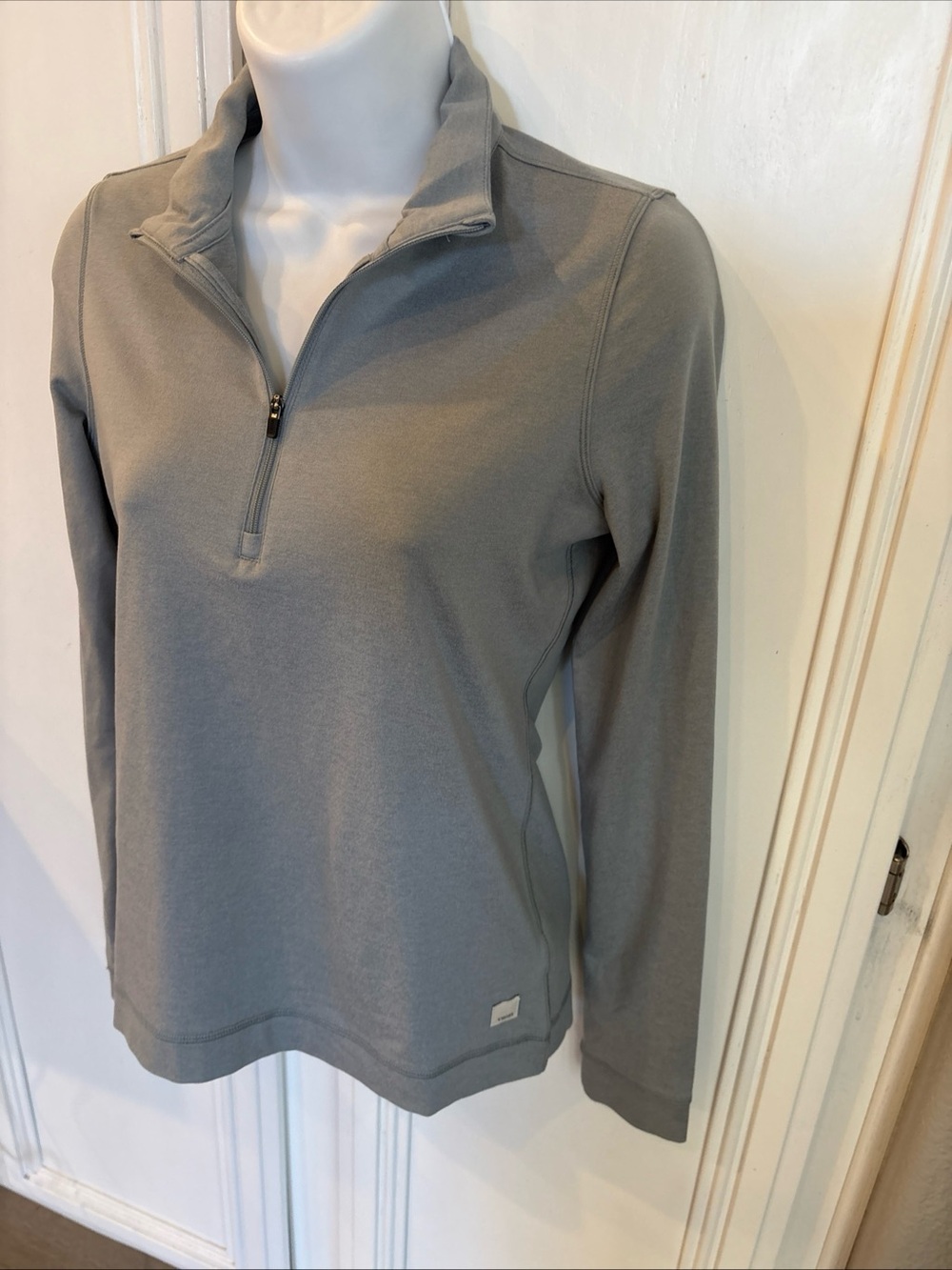 NWOT Vuori Women's Halo Essential Half Zip Pullover Gray Lightweight  Sz S